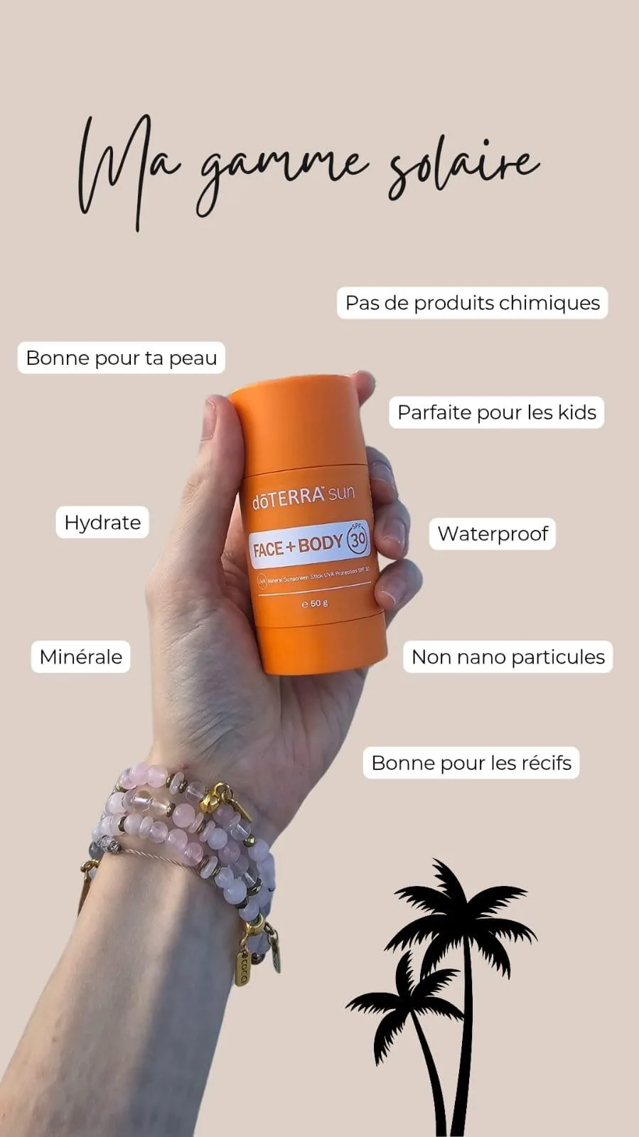 Le stick solaire minéral dōTERRA sun FPS 30 visage et corps tenu en main — minéral, hydratant, waterproof, sans nanoparticules et bon pour les récifs